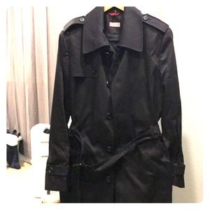 Hunter men’s 3/4 length rain coat in Black.